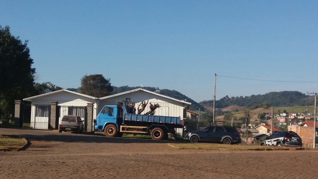 Ir para  <p>&nbsp;</p>

<p><big>Hoje (07/07), a Pol&iacute;cia Civil, com v&aacute;rias equipes da regi&atilde;o, cumpriu mandados de busca e apreens&atilde;o em resid&ecirc;ncia de Viadutos, localizada na...